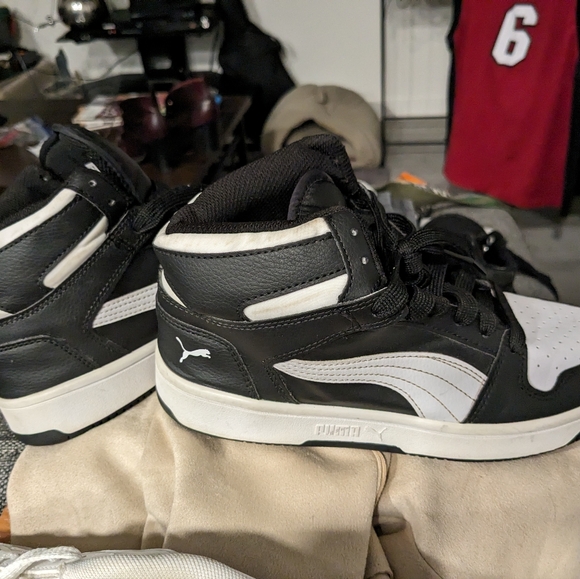 Puma shoes - Picture 2 of 5